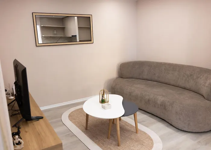 3 Min To Center Stylish Stay's Apartmán Tirana