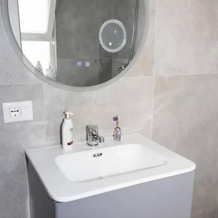 Luxury Center - Free Parking Apartment
