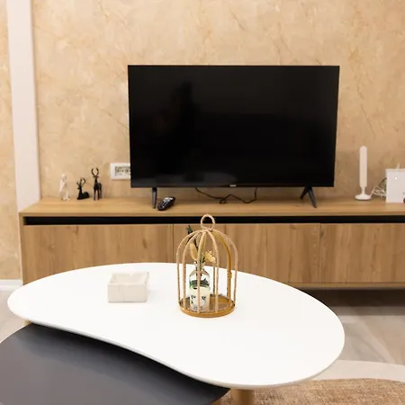 Apartment Luxury Center - Free Parking Tirana