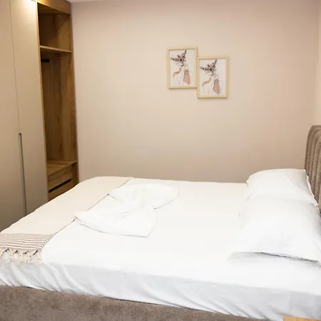 Luxury Center - Free Parking * Tirana