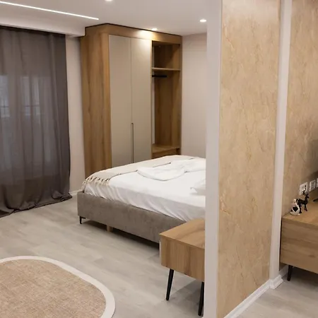 Luxury Center - Free Parking Apartman Tirana